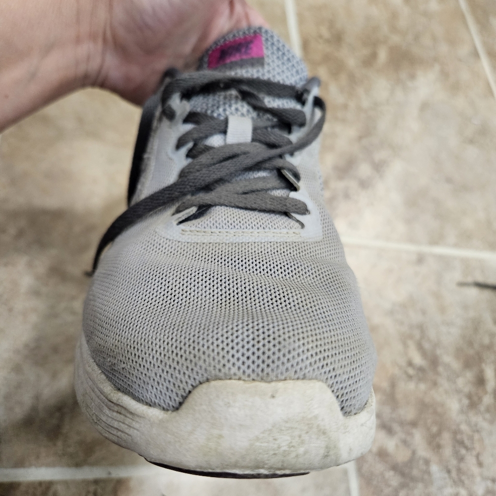 Nike shoes - Picture 10 of 16